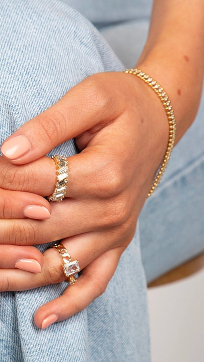 WHITE CRYSTAL GOLD RING