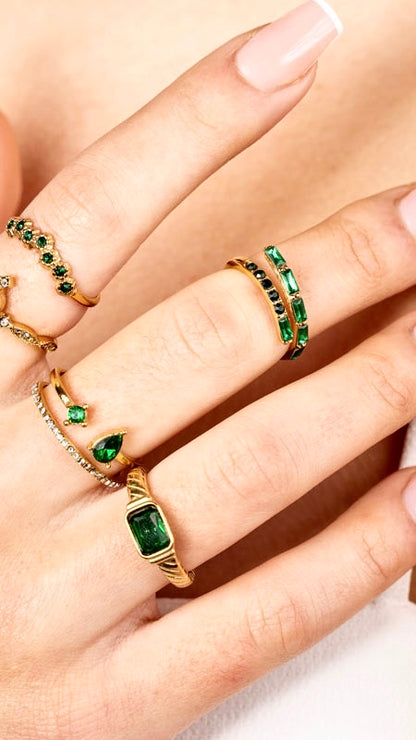 GREEN GEMSTONE RING